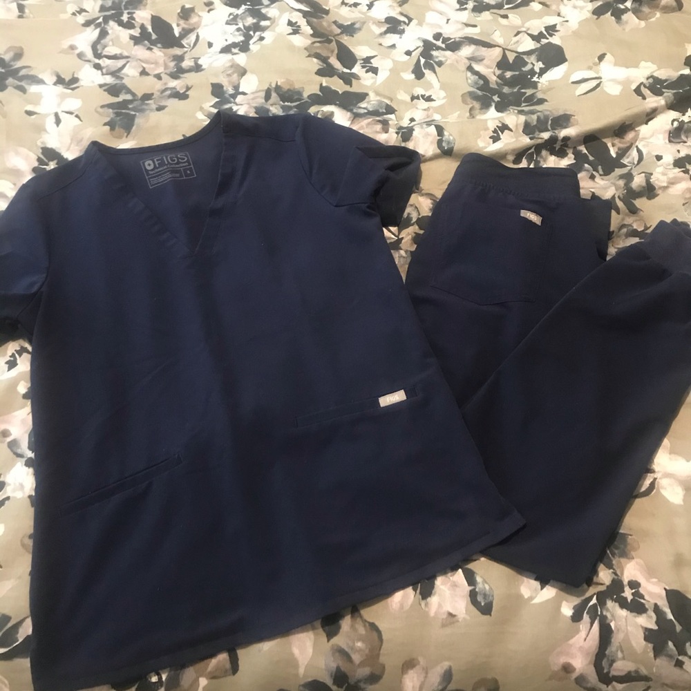 Small Navy Figs Scrub set